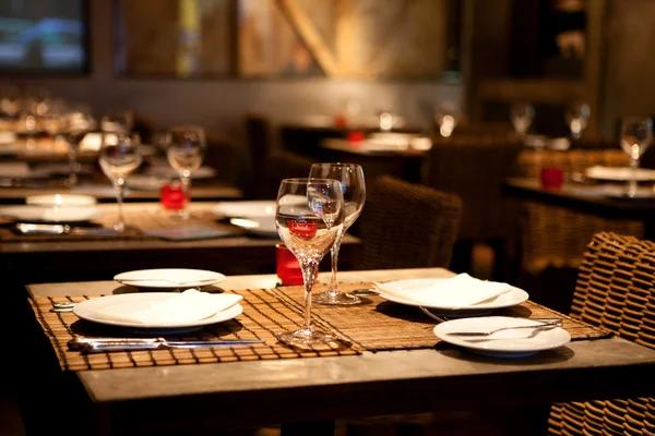 Discovering Hidden Gems: Cafes & Bakeries
